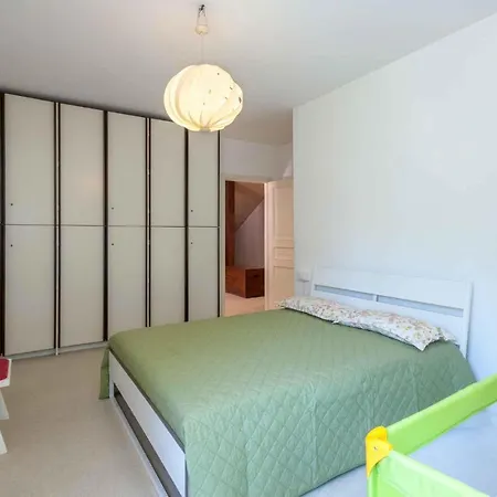 6 Bedroom Cozy In Rimini