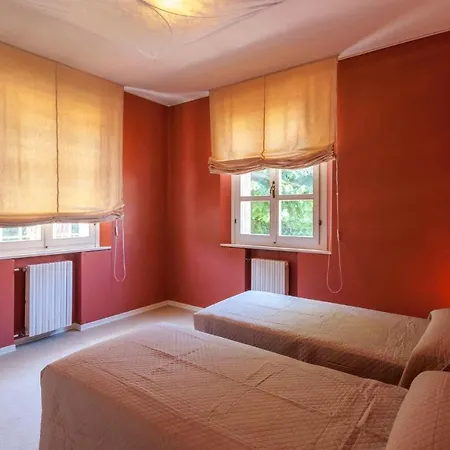 6 Bedroom In בית נופש *