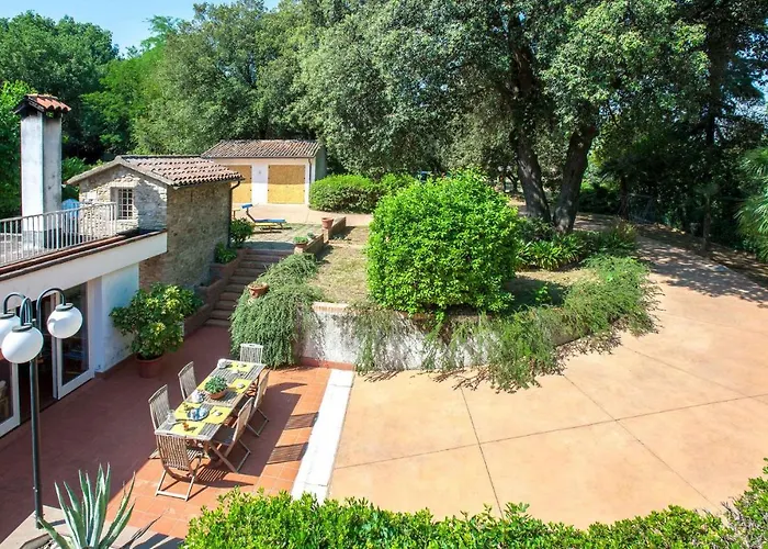 6 Bedroom Cozy In Casa de Férias