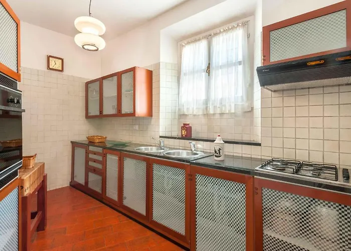 6 Bedroom Cozy In Casa de Férias