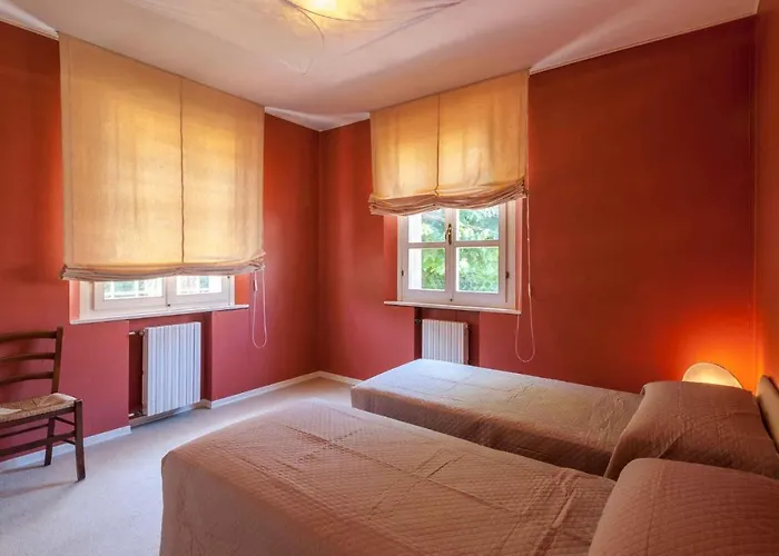 6 Bedroom Cozy In Holiday home *