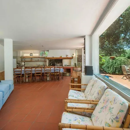 Vakantiehuis 6 Bedroom Cozy In *