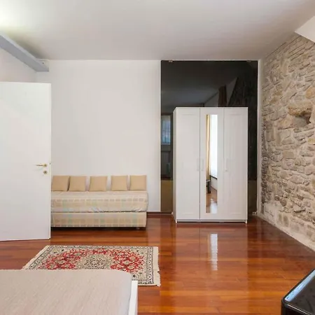 6 Bedroom In Nyaraló *