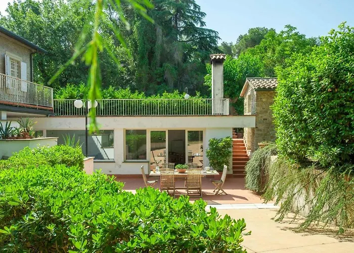 6 Bedroom Cozy In Holiday home *